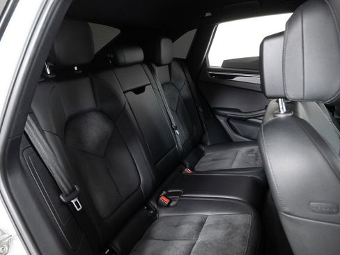 Used 2018 Porsche Macan image 24