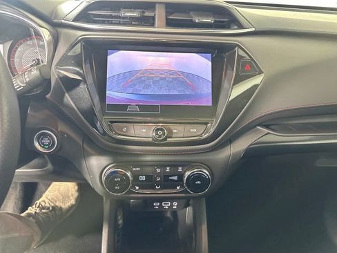 Used 2021 Chevrolet TrailBlazer RS w/ Sun and Liftgate Package image 22