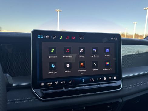 New 2026 Volkswagen Tiguan SE R-Line image 14