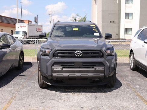 Used 2025 Toyota 4Runner SR5 AWD/4WD image 3