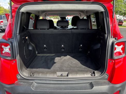 Used 2021 Jeep Renegade Latitude AWD/4WD image 24