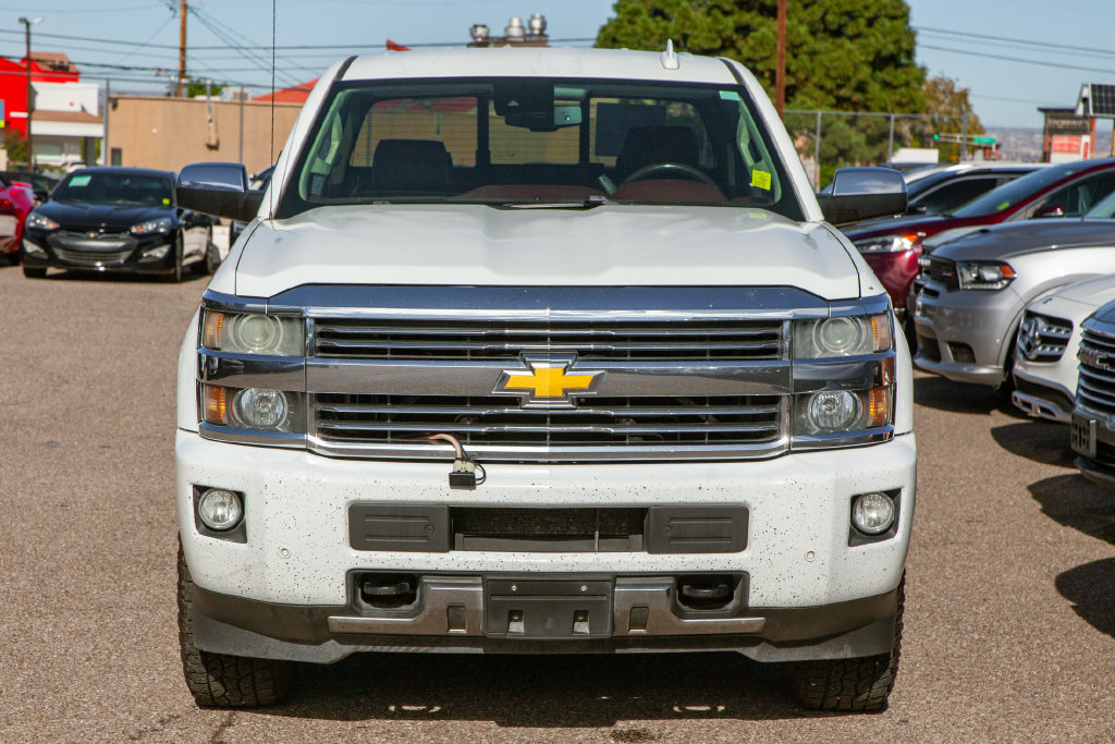 Used 2015 Chevrolet Silverado 2500 High Country w/ High Country Premium Package AWD/4WD image 3