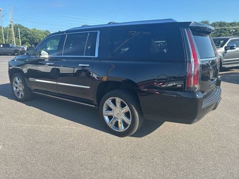 Used 2017 Cadillac Escalade ESV Premium Luxury AWD/4WD image 3