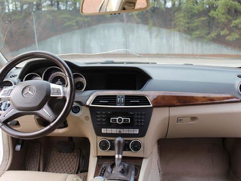 Used 2014 Mercedes-Benz C 250 Sedan image 12