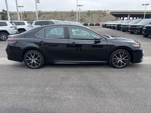 Used 2024 Toyota Camry SE image 7