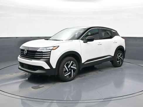Used 2025 Nissan Kicks SV FWD image 3