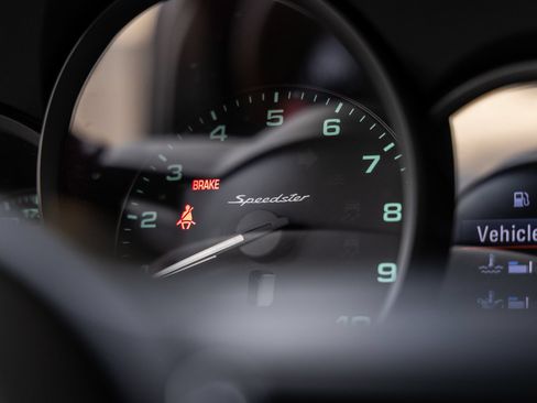 Used 2019 Porsche 911 Speedster RWD image 45