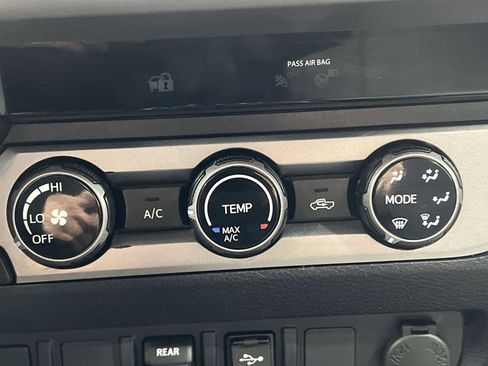 Used 2018 Toyota Tacoma SR5 image 18