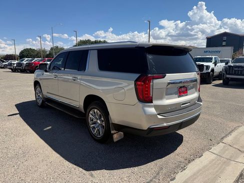 Used 2023 GMC Yukon XL SLT w/ SLT Luxury Package AWD/4WD image 7