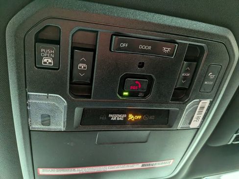 Used 2024 Toyota Tundra Platinum AWD/4WD image 31