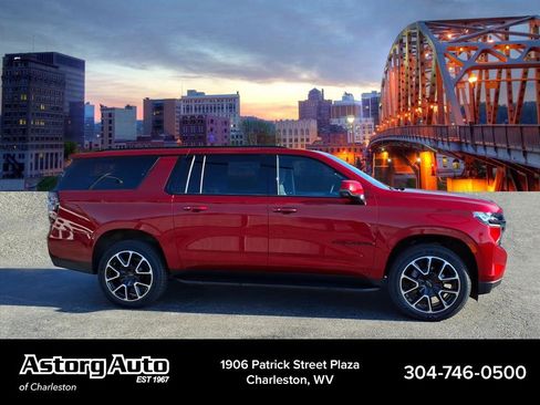 Used 2023 Chevrolet Suburban RST w/ Luxury Package image 2