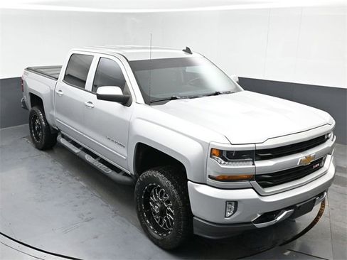 Used 2018 Chevrolet Silverado 1500 LT w/ All Star Edition image 13
