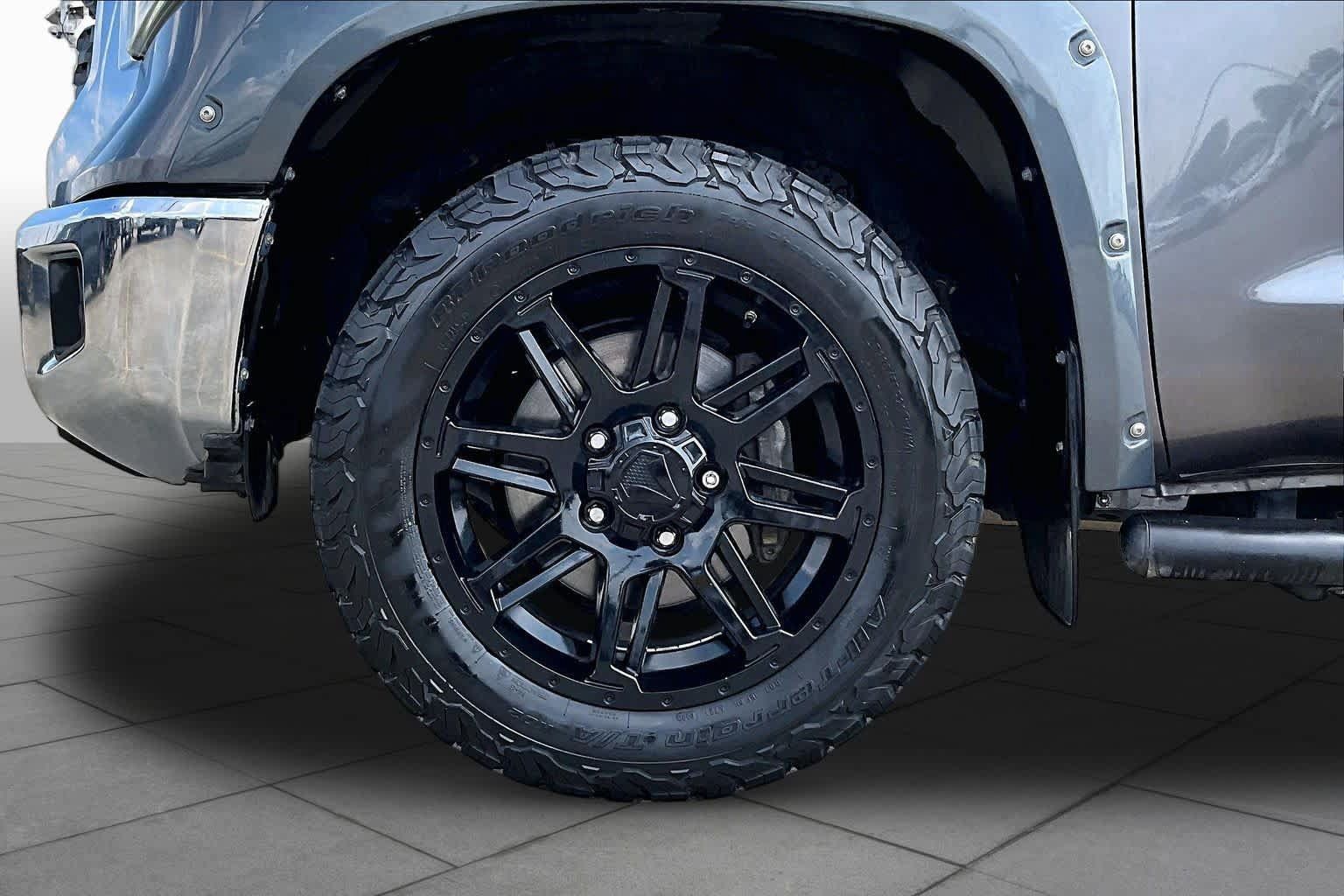 Used 2018 Toyota Tundra SR5 w/ SR5 Upgrade Package RWD image 11