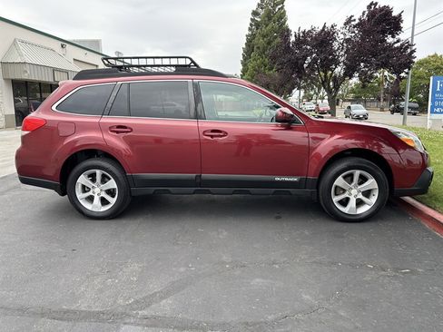 Used 2013 Subaru Outback 2.5i Premium AWD/4WD image 14