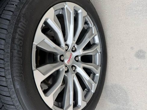 Used 2021 GMC Yukon XL Denali w/ Denali Premium Package AWD/4WD image 10