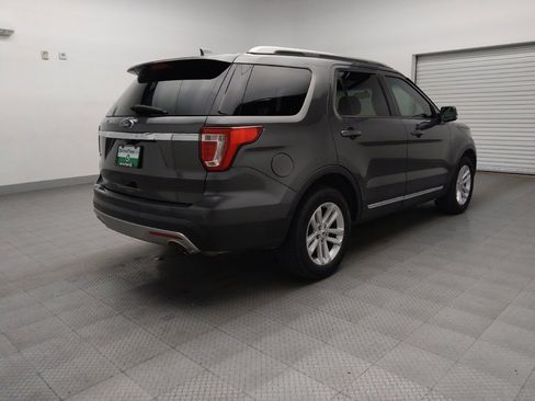 Used 2017 Ford Explorer XLT image 9