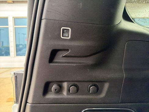 Used 2025 Jeep Wagoneer L Series II w/ 8-pass Seating Package AWD/4WD image 9