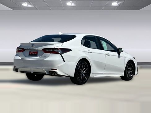 Used 2024 Toyota Camry SE FWD image 8
