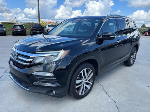 Used 2018 Honda Pilot Touring image 8