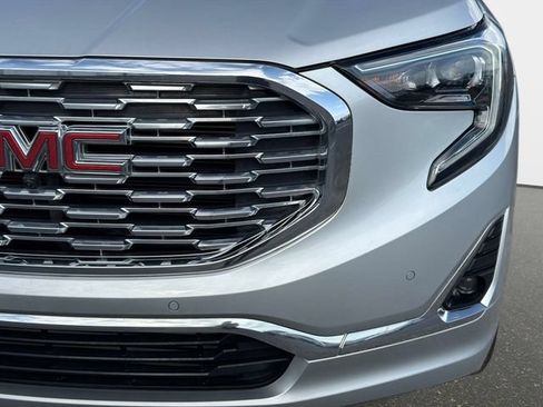 Used 2018 GMC Terrain Denali w/ Advanced Safety Package FWD image 9
