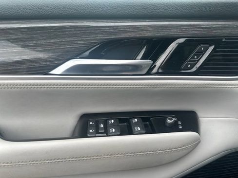 Used 2022 Jeep Wagoneer Series III w/ Premium Group I AWD/4WD image 14