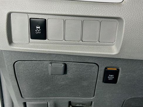 Used 2017 Toyota Sienna LE FWD image 16