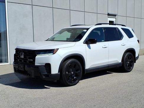 Used 2026 Honda Pilot Black Edition image 1