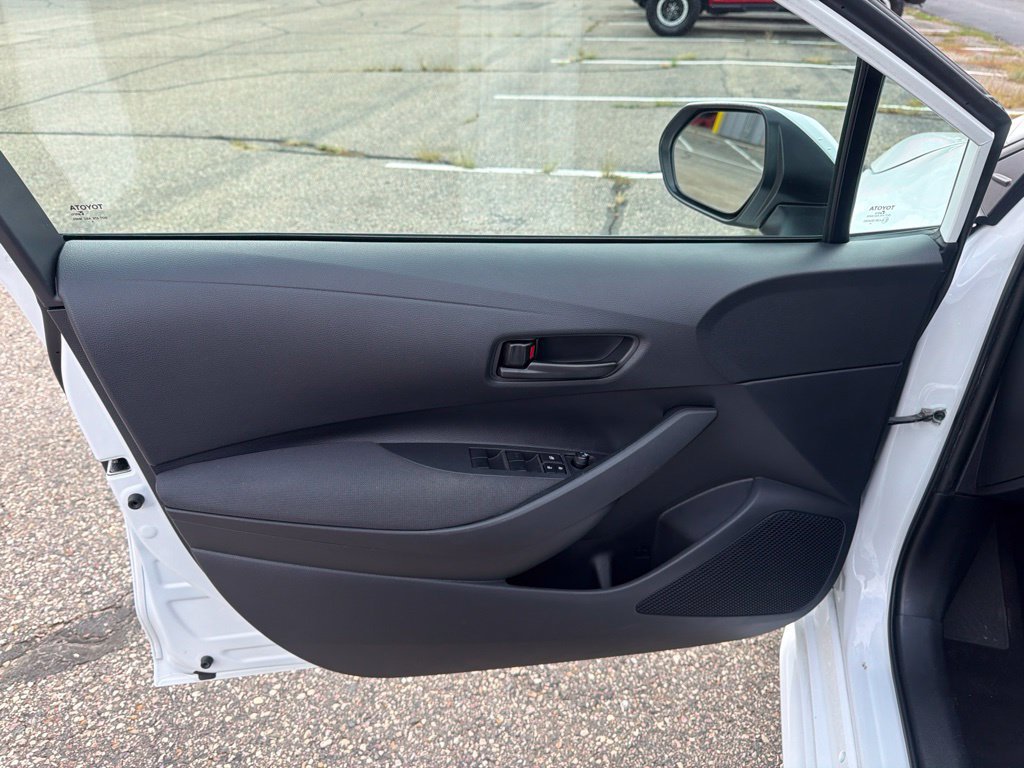 Used 2025 Toyota Corolla LE FWD image 11