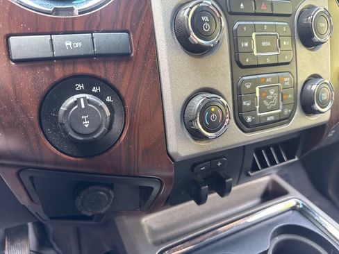 Used 2014 Ford F250 Lariat w/ Lariat Ultimate Package AWD/4WD image 19