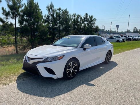 Used 2018 Toyota Camry SE w/ Convenience Package FWD image 1