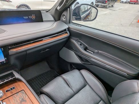 Certified 2025 Lincoln Navigator Black Label image 21