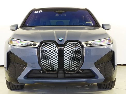 Used 2023 BMW iX xDrive50 w/ Sport Package AWD/4WD image 3