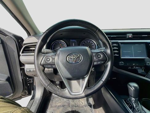 Used 2019 Toyota Camry SE FWD image 8