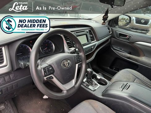 Used 2018 Toyota Highlander LE FWD image 10