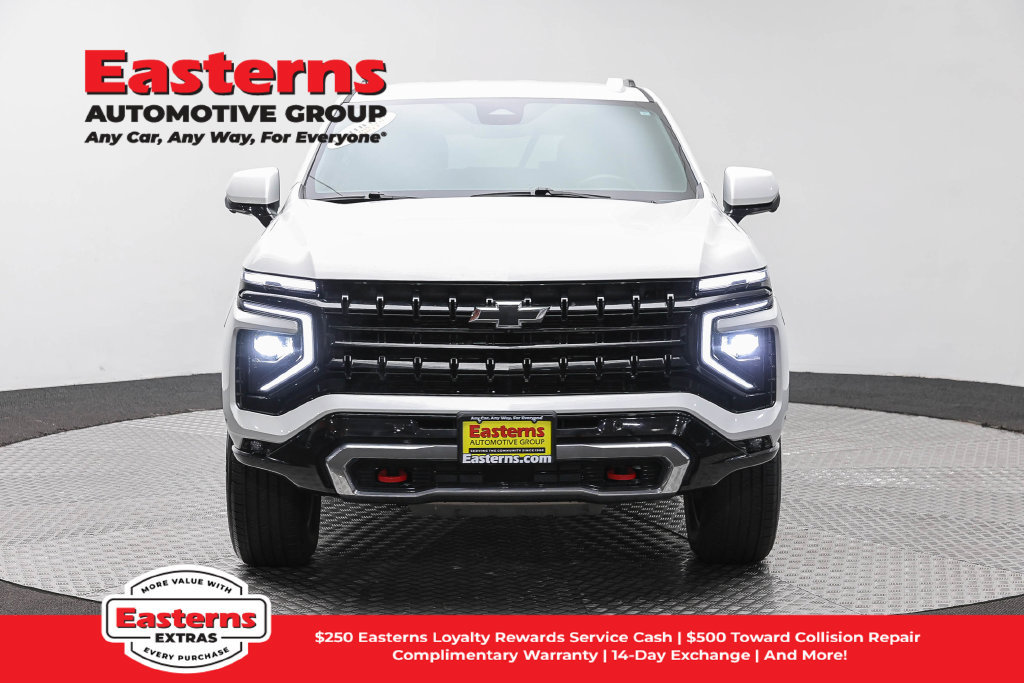 Used 2025 Chevrolet Suburban Z71 AWD/4WD image 3