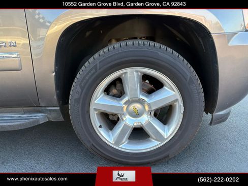Used 2012 Chevrolet Suburban LTZ image 15