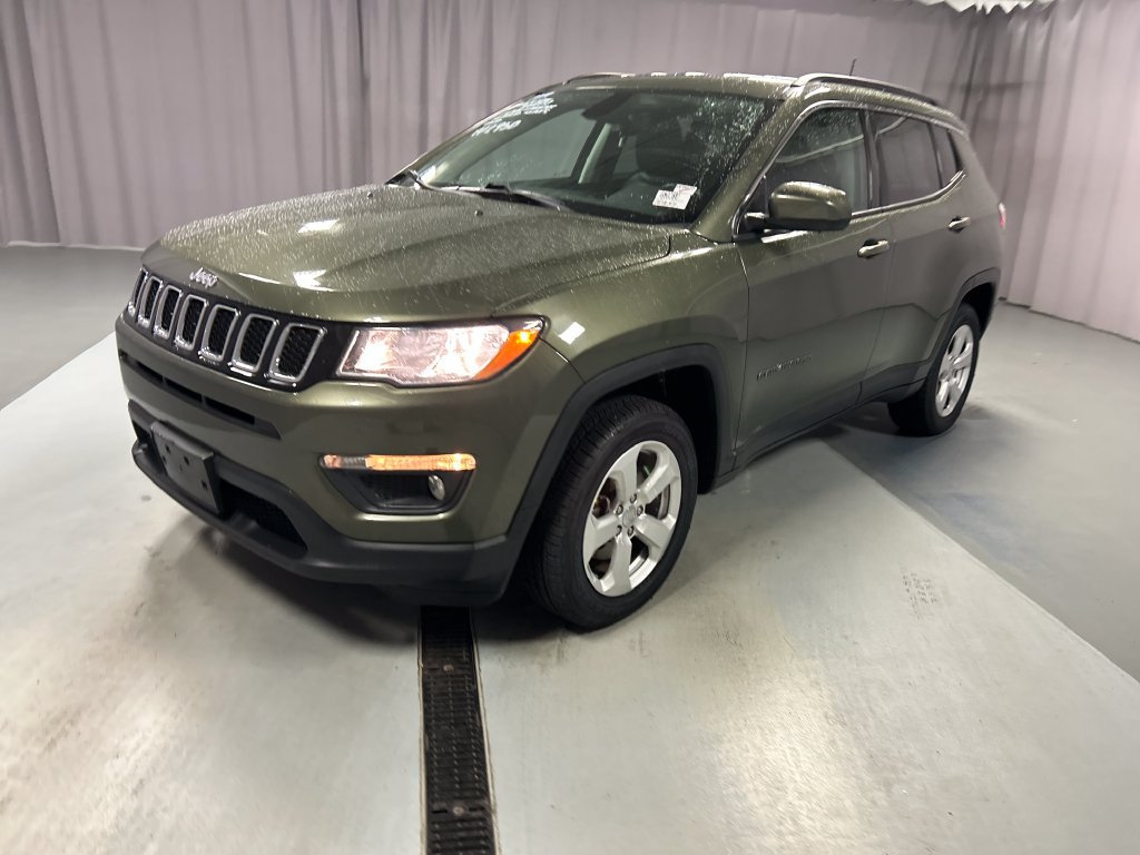 Used 2019 Jeep Compass Latitude w/ Cold Weather Group AWD/4WD image 3