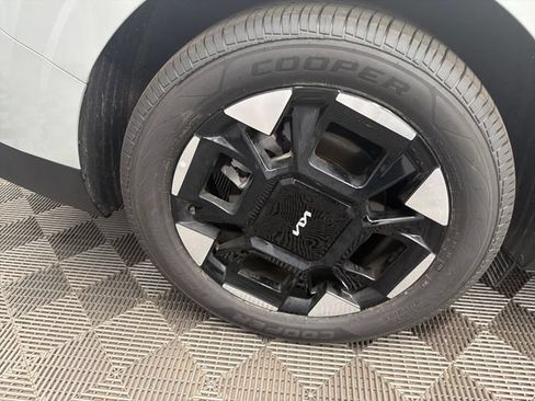 Used 2026 Kia Carnival EX FWD image 34