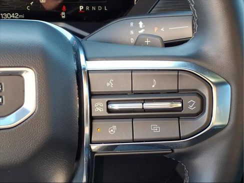 Used 2025 GMC Acadia Elevation image 16