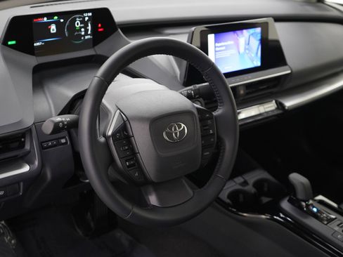 Used 2025 Toyota Prius LE image 18