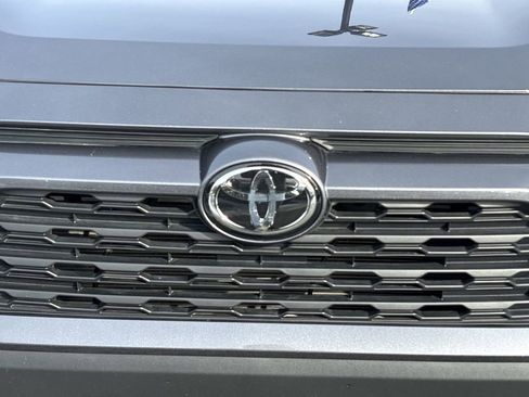 Used 2025 Toyota RAV4 XLE image 32