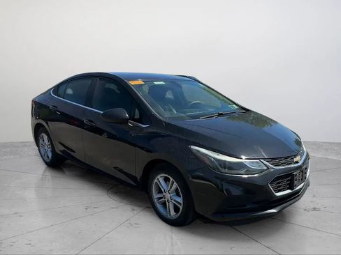 Used 2017 Chevrolet Cruze LT w/ Convenience Package FWD image 14