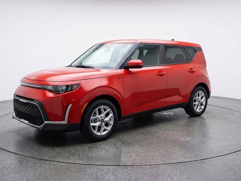 Used 2025 Kia Soul LX w/ LX Technology Package image 3