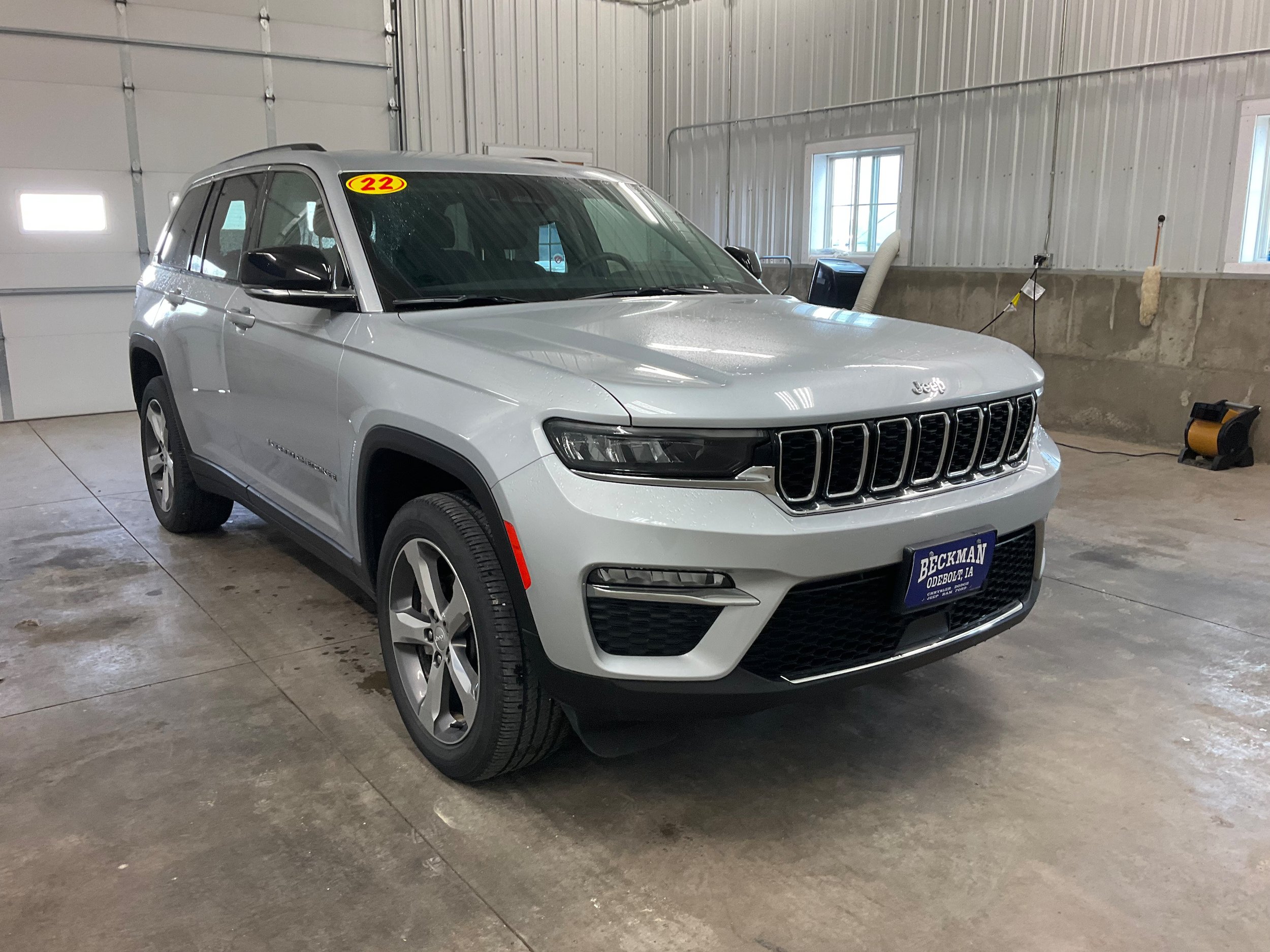 Used 2022 Jeep Grand Cherokee Limited AWD/4WD image 6