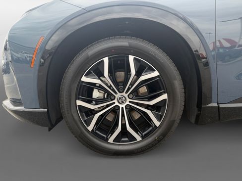 Certified 2025 Toyota Crown Signia image 14