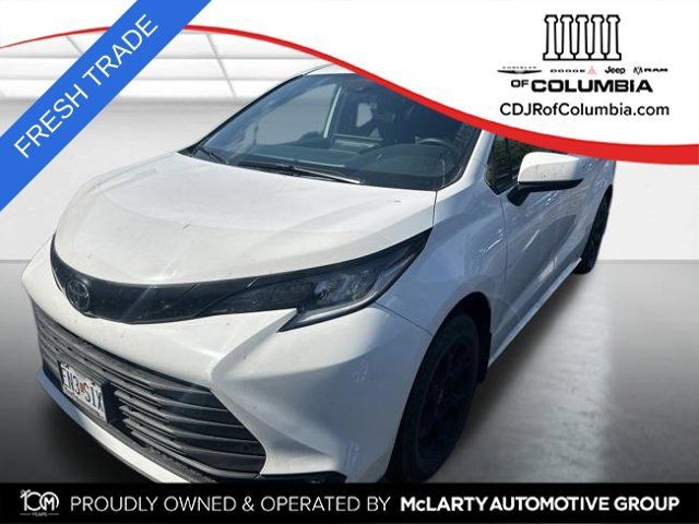 Used 2026 Toyota Sienna XLE Woodland Edition AWD/4WD image 1