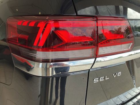 Used 2023 Volkswagen Atlas SEL Premium AWD/4WD image 11