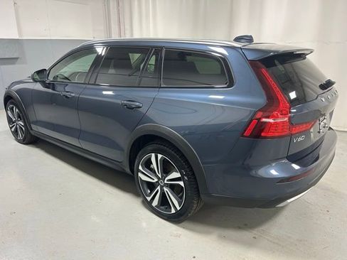 Certified 2025 Volvo V60 B5 Cross Country Plus image 2