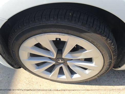 Used 2023 Tesla Model 3 Standard Range RWD image 5