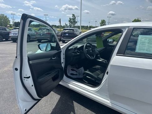 Used 2020 Honda Civic Sport image 9